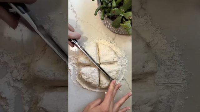 Cream Cheese Bagel Bites! 🥯 #momlife #easyrecipe #toddlermom #breakfast #shorts смотреть онлайн