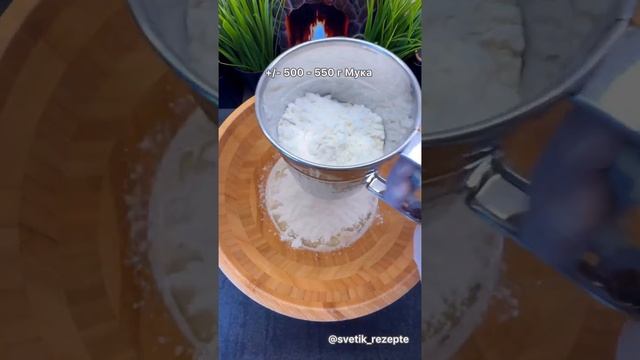 Это чудо тесто поднимается за 20 минут! Супер быстрые воздушные и хрустящие ПИРОЖКИ с сосиской 🌭 смотреть онлайн