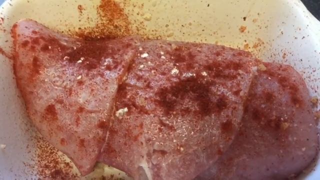 Chicken stuffed with cheese and paprika смотреть онлайн