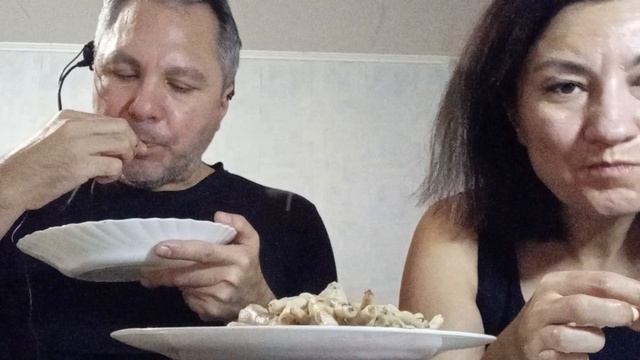 ASMR ИТИНГ. КУШАЮ СО СВОЕЙ ДЕВУШКОЙ КУРИНЫЕ ЛАПКИ С СОЕВЫМ СОУСОМ смотреть онлайн