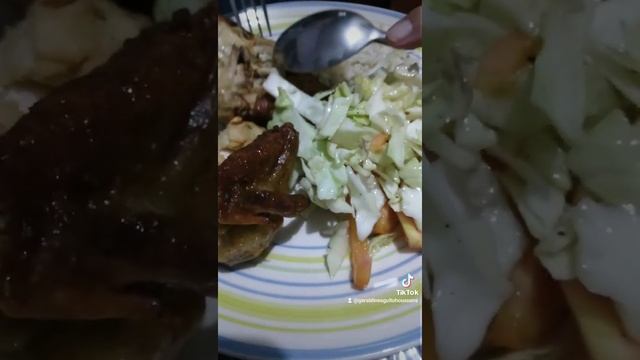 First bite! Roasted chicken, fried rice and cabbage salad #shorts смотреть онлайн