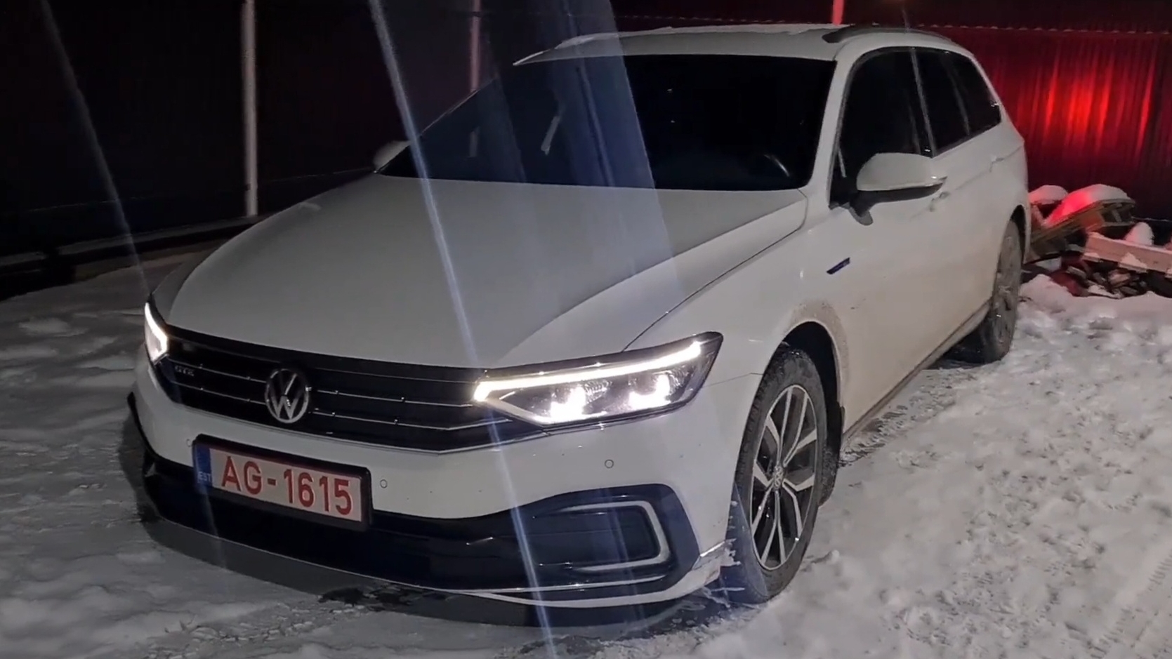 Volkswagen Passat GTE 2020 РЕСТАЙЛИНГ!Самый полный обзор! Часть 2. Разгон и реальная емкость ВВБ! смотреть онлайн