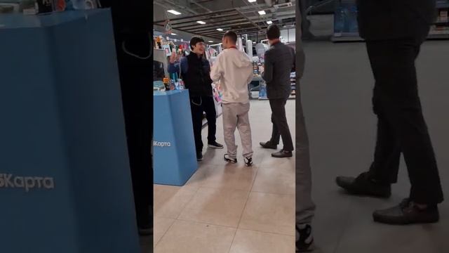 Осторожно мошенники! ТРЦ Щука Перекрёсток орудуют банкстеры, впаривая кредитки как дисконтные карты смотреть онлайн