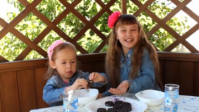 ОРЕО ЧЕЛЛЕНДЖ. Пробуем печенье ОРЕО с Зубной Пастой, солью, пластилином. смотреть онлайн