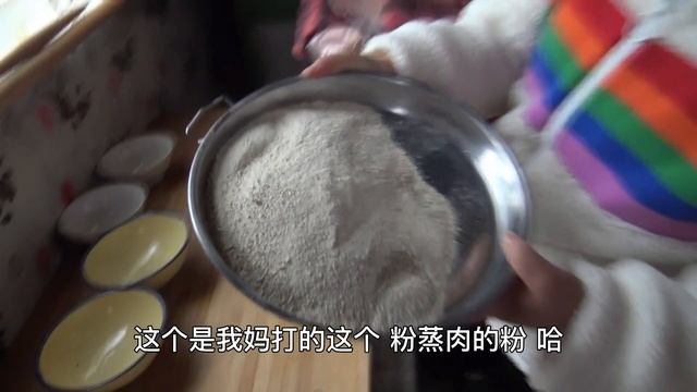 这个农村奶奶真暖心，准备5根排骨，给孩子做粉蒸排骨，太好吃了 I Steamed pork ribs with rice powder смотреть онлайн