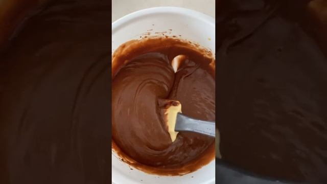 CHOCOLATE BROWNIES WITH RASPBERRIES AND WHITE CHOCOLATE 🍫 😋 || #youtube #shorts #foodie #food смотреть онлайн