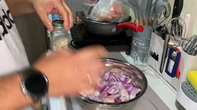 ЖИЗНЬ В КИТАЕ | МАРИНУЕМ ШАШЛЫК смотреть онлайн