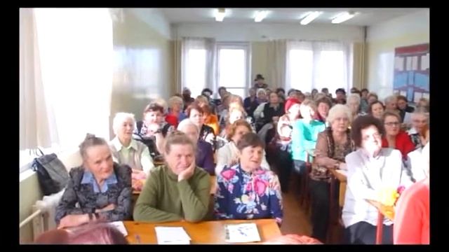 За партой - седовласые студенты смотреть онлайн