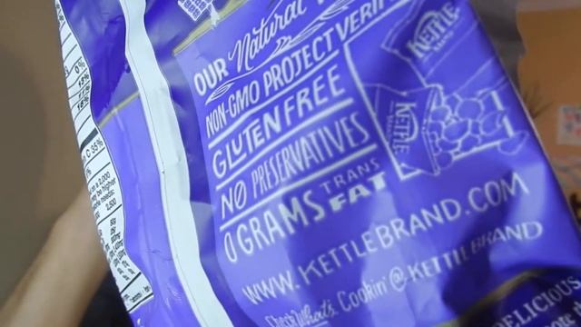 KOREAN BBQ CHIPS | Korean BBQ Chips Kettle Taste Test & Review смотреть онлайн