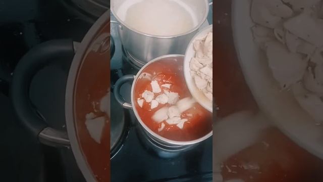 Cooking Chicken and Tomato Pasta 🍅👨🍳. #youtubeshorts #cooking смотреть онлайн