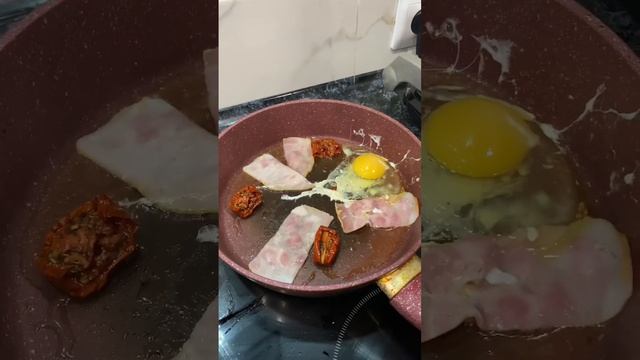 ВКУСНАЯ ЯИЧНИЦА С ВЯЛЕНЫМИ ТОМАТАМИ И БЕКОНОМ. УЖИН смотреть онлайн