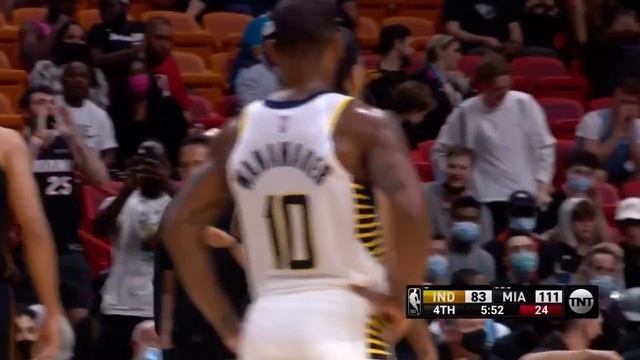 Udon is Haslem checks into the game and gets a standing ovation! смотреть онлайн