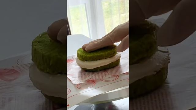 Сборка бенто-торта фисташка-малина 🍓 #бенто #сборкабенто #сборкаторта смотреть онлайн