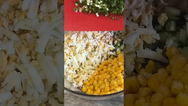Салат с тунцом, кукурузой и свежим огурцом 🥗🐟 #shorts смотреть онлайн