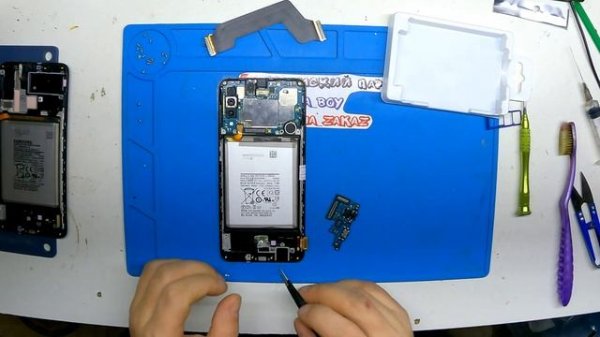 Samsung A70 A705 - замена дисплея