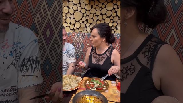 Жёсткий пранк жены в Пхали хинкали! Бронь стола: 8(812) 409-60-88 #юмор #пхалихинкали #пранки смотреть онлайн