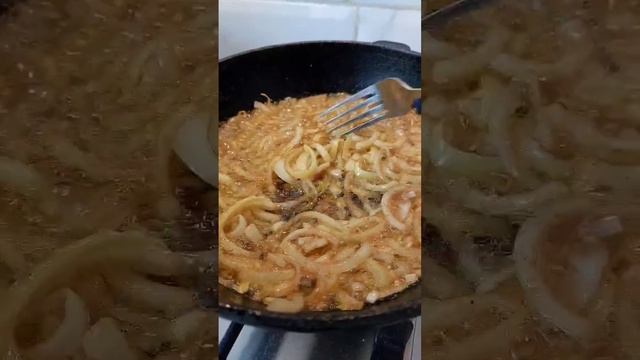 сазан с луком на сковороде#рецепт#shortsvideo#shortvideo#fish#вкусно#short#shorts смотреть онлайн