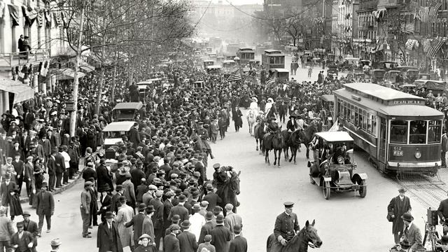 Первомай - от митингов до шашлыков смотреть онлайн