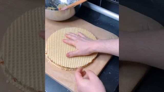 Вафельные коржи с курицей и сыром рецепт #Shorts смотреть онлайн