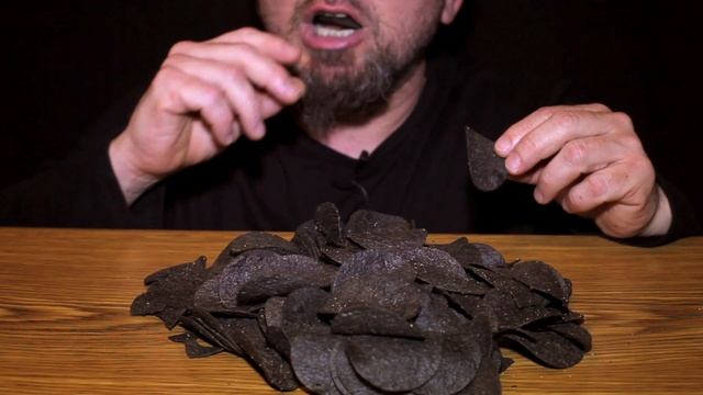 Black Food ASMR Potato Chips with Chili Pepper Mukbang Черные Чипсы Just Brutal Мукбанг АСМР Итинг смотреть онлайн