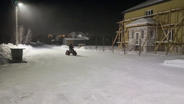 Изготовление бешеной табуретки (жопавоз) на гусеницах Крутец. Получилась Ракета. Часть 4 смотреть онлайн