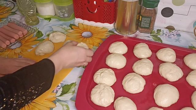 СОСИСКИ В ТЕСТО ЖАРЕНЫЕ НА СКОВОРОДЕ. смотреть онлайн