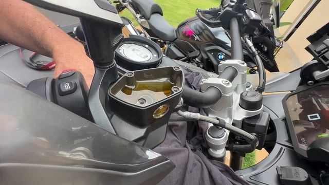 Troca de Pneus e Pastilhas смотреть онлайн