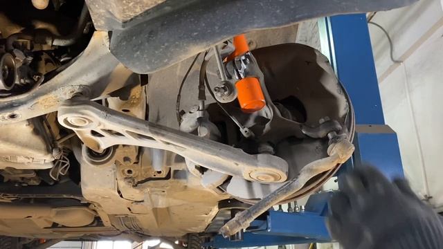 BMW 3er e46 Меняем шаровые в переднем рычаге;передний стабилизатор;рулевая тяга и наконечник смотреть онлайн