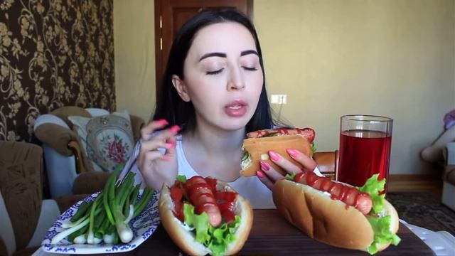 Мукбанг Айка Эмили Роллы/Мукбанг Айка Емілі/Mukbang Ayka Emily смотреть онлайн