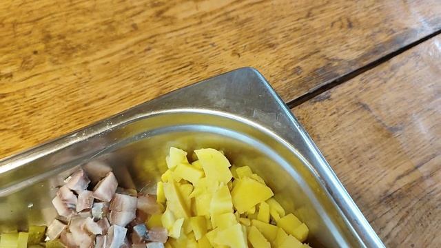 Салат из сельди со свеклой. Отличная альтернатива Сельди под шубой. смотреть онлайн