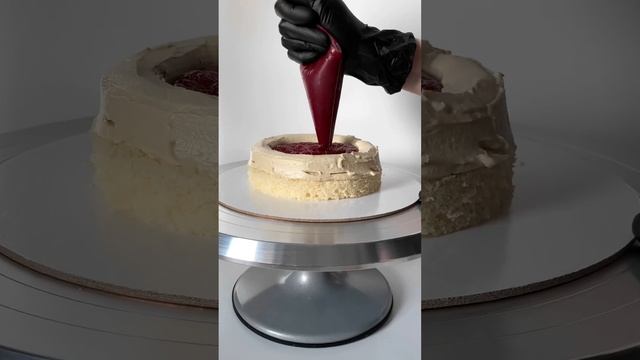 Фисташка-малина 🤍 #сборкаторта #ванильныйбисквит #бисквит #конфитюр смотреть онлайн