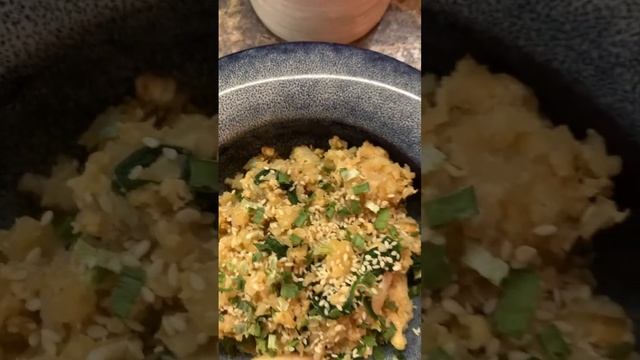 Завтрак! Жареный рис с яйцом и курицей. смотреть онлайн