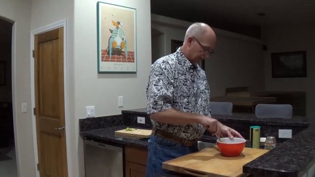 Holy Guacamole! Better than store bought guacamole. смотреть онлайн