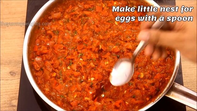Spicy Shakshuka recipe | Eggs poached in spicy tomato sauce | Easy egg recipe for breakfast смотреть онлайн