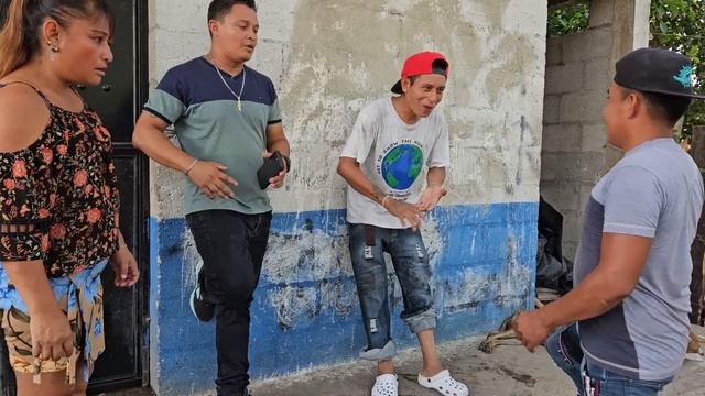 Captamos a trucha con la misma playera del exnovio de Gloria/mira lo que respondierón смотреть онлайн