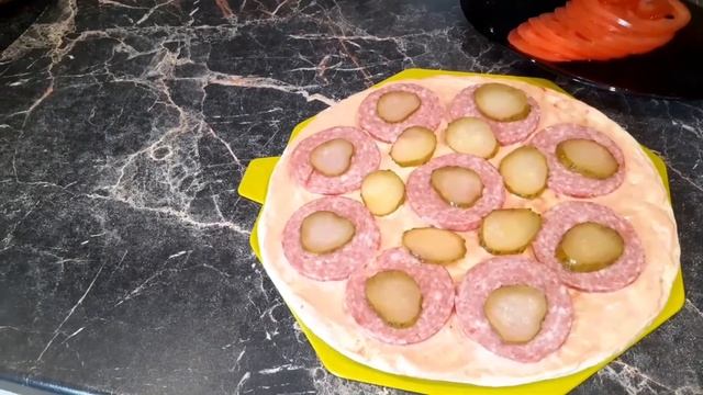 Готовится быстро, ну очень вкусная пицца!!! смотреть онлайн