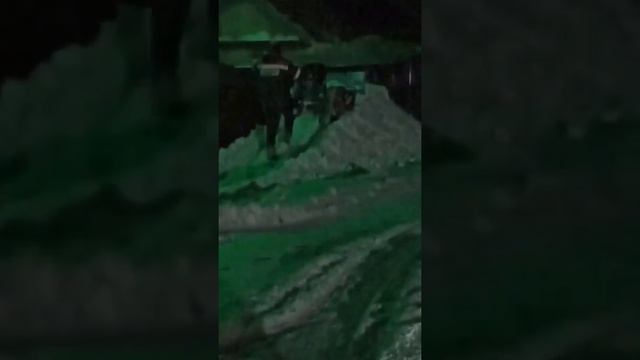 Альтернатива трактору по уборке снега на гусеницах Крутец смотреть онлайн