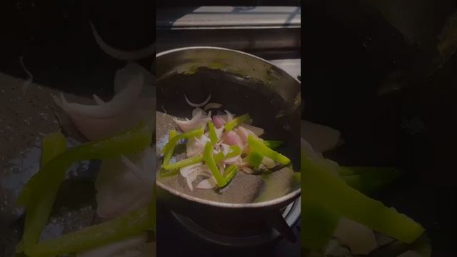 Fried egg Maggie 🥚🍜. #harshadapatil #maggie #eggnoodles #shorts #viral смотреть онлайн