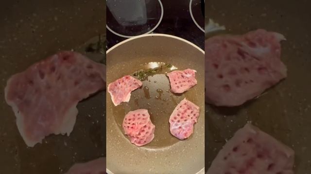 Вот такие мини стейки. Готовлю #мясо #shorts смотреть онлайн