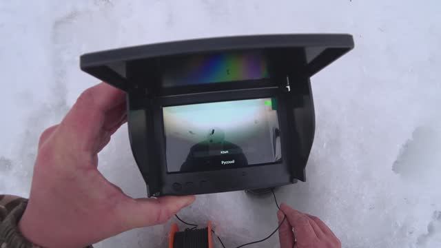 ОПУСТИЛ КАМЕРУ в ЯМУ а там Хариуса полно/ Рыбалка на Хариуса ЗИМОЙ на РЕКЕ! смотреть онлайн