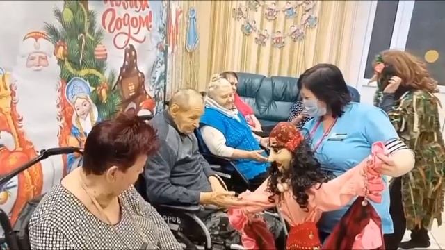"Святочное веселье" в отделении интенсивного ухода смотреть онлайн