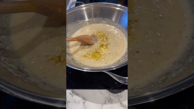 Mussels in a Creamy Garlic Sauce #musselsrecipe #seafood #viral #youtubeshorts #cooking смотреть онлайн