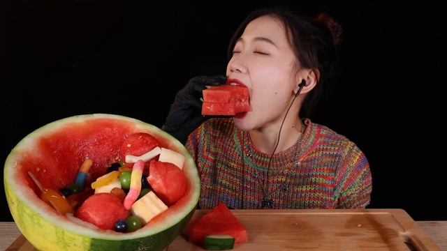 Roey eating/Mukbang)SUB/Enjoy watermelon/ASMR eating sounds смотреть онлайн