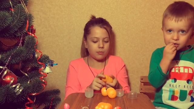 Пробуем разные сладости с сюрпризами из Киндера смотреть онлайн