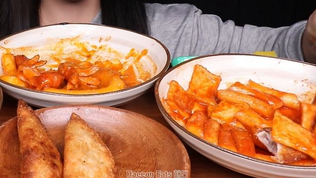 로제떡볶이 짜장떡볶이 오르막 떡볶이 먹방! 바삭바삭 야끼만두까지 리얼사운드 Rose tteokbokki Jjajag tteokbokki Dumplings mukbang ASMR смотреть онлайн