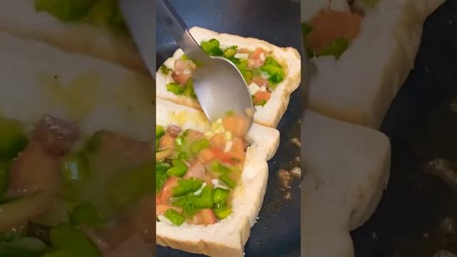 Quick and Easy Breakfast/ Dinner | Toast Bread with Green Pepper and Tomato #viral #shorts #trendin смотреть онлайн