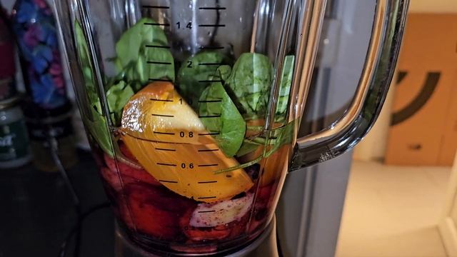 Супер вкусный СмуЗи с Клубникой, Хурмой и Шпинатом 😍😋❤️ смотреть онлайн
