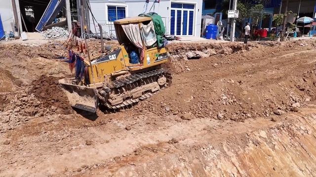 Строительство, дорога вдоль канала смотреть онлайн