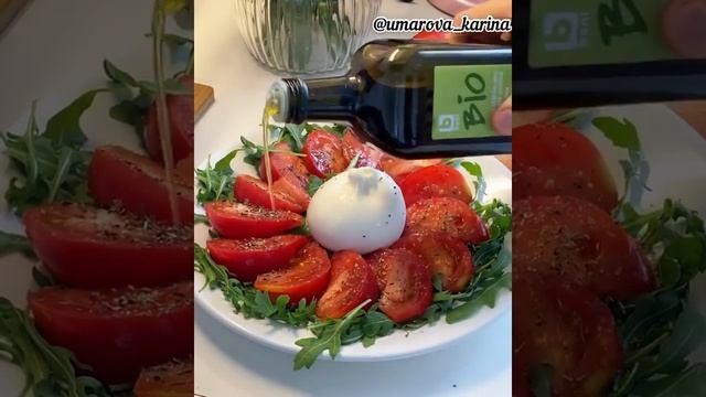 Салат с БУРРАТОЙ 😍👌🏻 #shorts смотреть онлайн