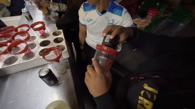 Fui al Estadio Azteca para ver Honduras vs México смотреть онлайн